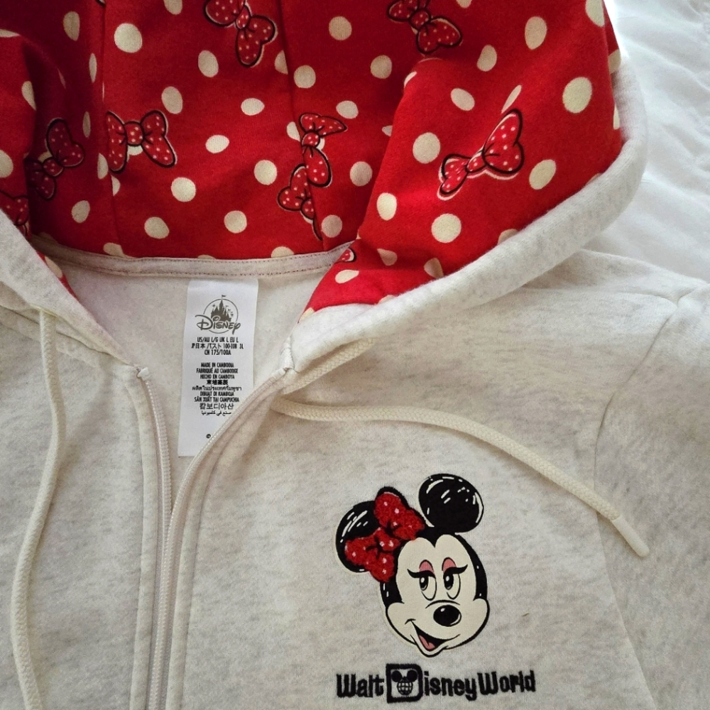 ADORABLE Minnie Mouse zip up hoodie
